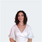 Insegnante di chimica, biologia, matematica, italiano, inglese.
Laureata in Scienze chimico-tossicologiche dell'ambiente, laureanda in Food safety and food risk management